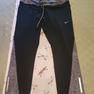 Nike women's capri workout pants